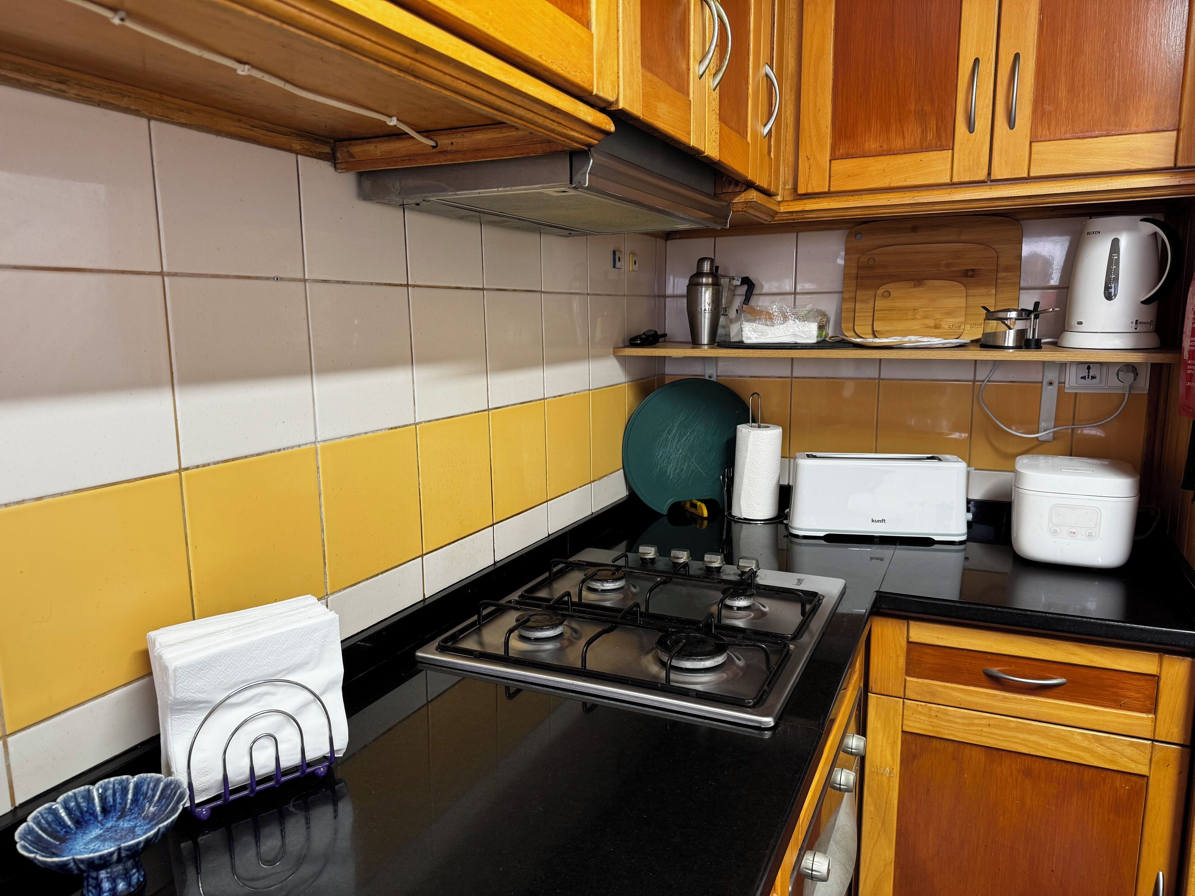 Peti sejuk/penyejuk beku saiz penuh, ketuhar gelombang mikro, ketuhar 