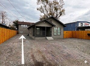 Exterior - EaDo Escape_Lovely 3-bedroom (Houston)