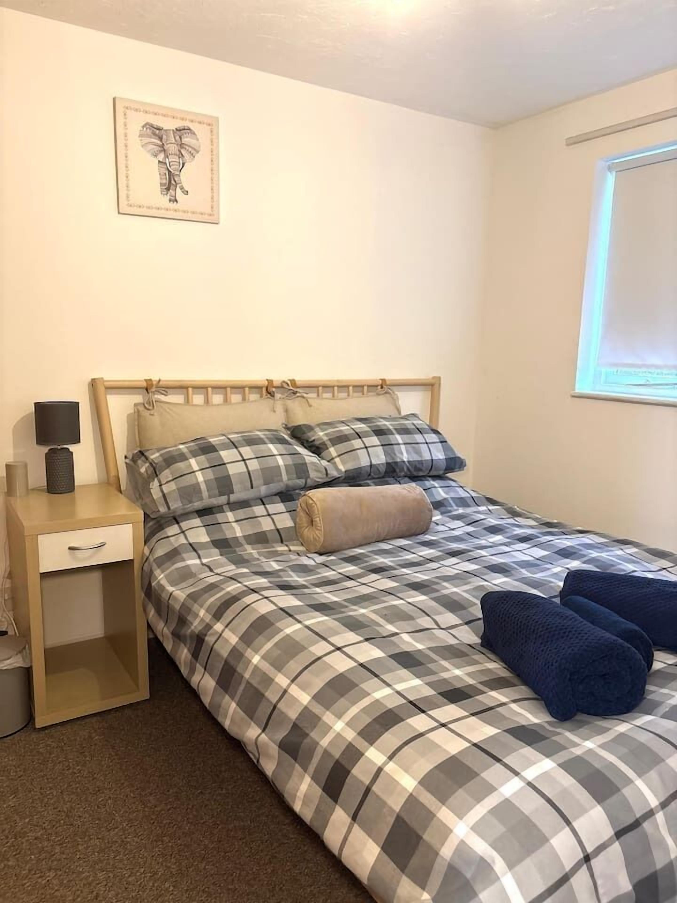 1 habitación, tabla de planchar con plancha, wifi y ropa de cama 