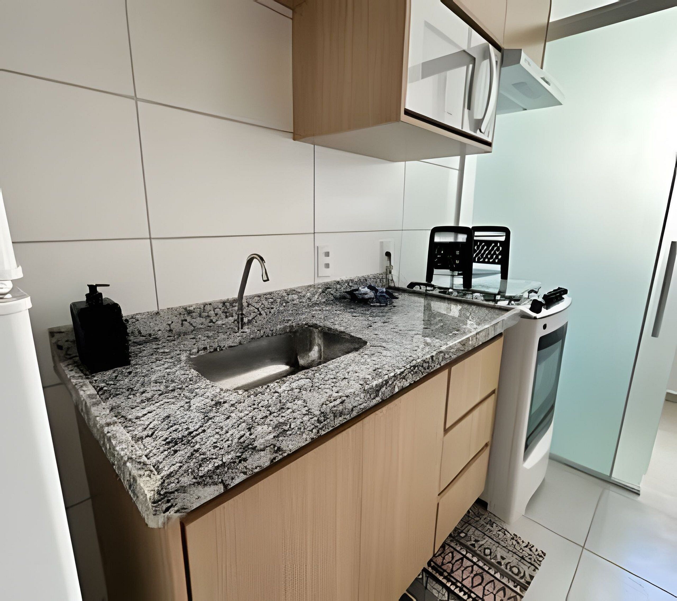 Basic Apartment | Private kitchen | Fridge, microwave, oven, stovetop