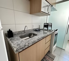 Apartamento básico | Cocina privada | Frigorífico, microondas, horno y placa de cocina