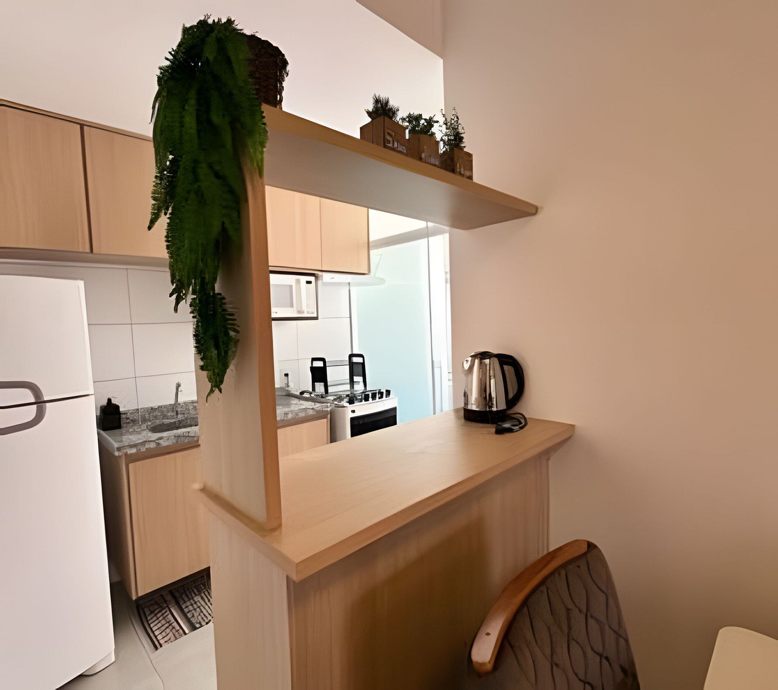 Apartamento básico | Cozinha privada | Geladeira, micro-ondas, fogão, cooktop