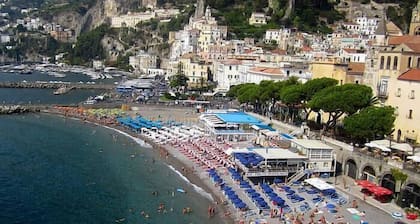 Le Volte by AMALFIVACATION with pool, in the center of Amalfi town