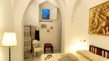 3 chambres, coffres-forts dans les chambres, fer et planche Ă repasser