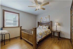 6 slaapkamers, een strijkplank/strijkijzer, wifi, beddengoed