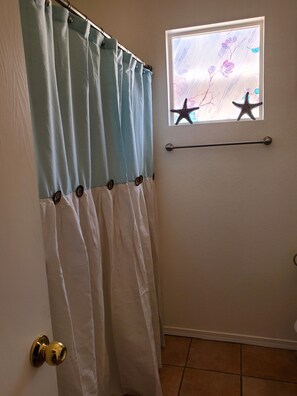 Shower, towels, soap, toilet paper - 3 Bedroom Charming home in Gated a Community (Albuquerque)