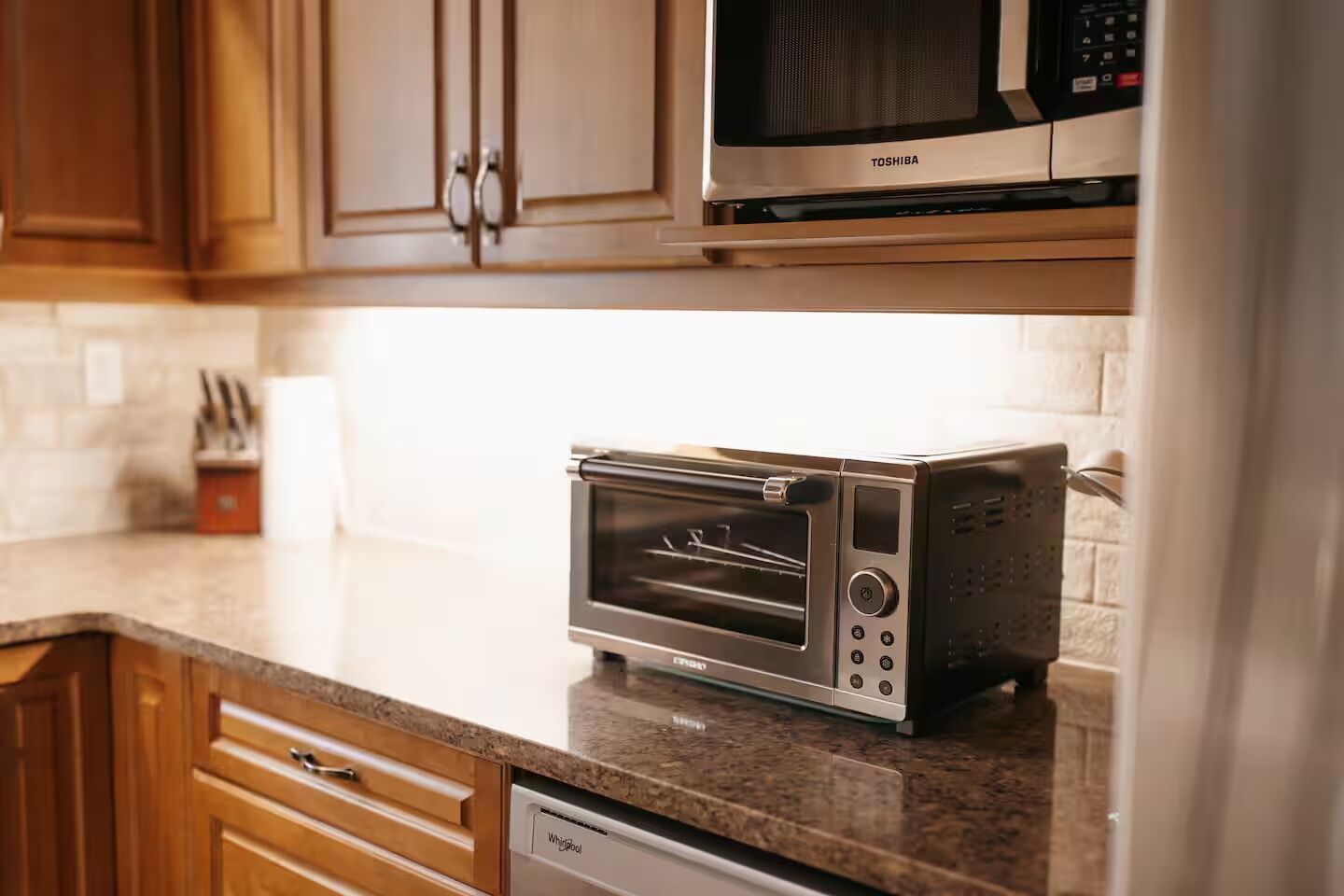 Frigorifero, microonde, forno, piano cottura