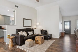 TV - The Mesa Comfort Hideaway (Mesa)