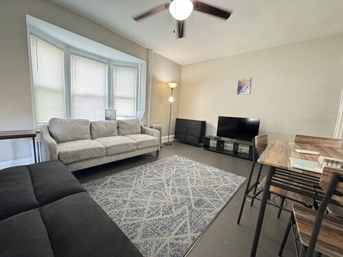 Cozy Apartment with parking 2-Bedrooms