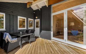 Outdoor dining - Stunning home in Ebeltoft with sauna (Ebeltoft)