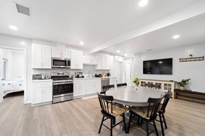 Dining - Fairmount Beauty Near Downtown (San Diego)