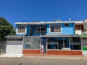 Fachada de la propiedad