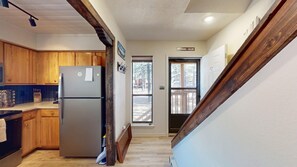 Fridge, microwave, oven, stovetop - Close to Slopes | Newly Remodeled  | Master ensuite | Gold Dust F2 - The Five Minute Walk (Angel Fire)