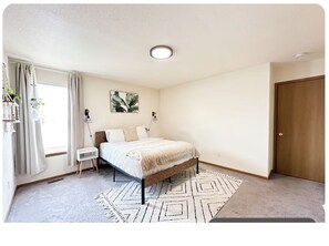 3 chambres, fer et planche à repasser, Wi-Fi, draps fournis