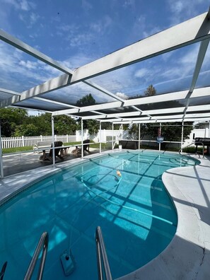 Pool - 2-bedroom house in peaceful Port Richey with cool AC (Port Richey)