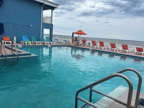 Pool - Lovely 2-bedroom condo steps from the beach in marvelous New Smyrna Beach (New Smyrna Beach)