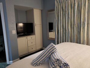 2 bedrooms, iron/ironing board, WiFi, bed sheets - Lovely 2-bedroom condo steps from the beach in marvelous New Smyrna Beach (New Smyrna Beach)