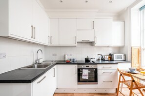 Lägenhet - utsikt mot innergården | Eget kök | Vattenkokare och brödrost