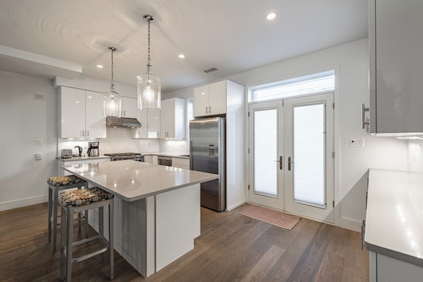 Private kitchen - Great Stylish 4-Bedroom House near Metro (Washington)