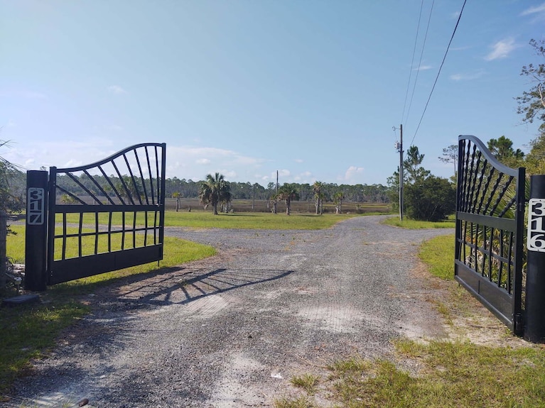 Secluded Campsite With Plenty Of Parking Perfect For Outdoor Fun In Steinhatchee - Florida