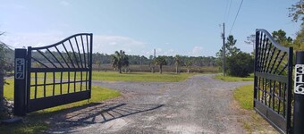 Secluded campsite with plenty of parking perfect for outdoor fun in Steinhatchee