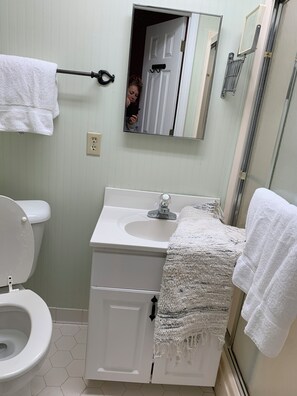 Handdukar, tvål och toalettpapper