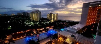 Beautiful Resort Location: 2 bedrooms-2 bathrooms Crystal Shores Marco Island