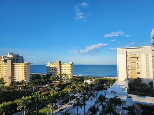 Beautiful Resort Location: 2 bedrooms-2 bathrooms Crystal Shores Marco Island