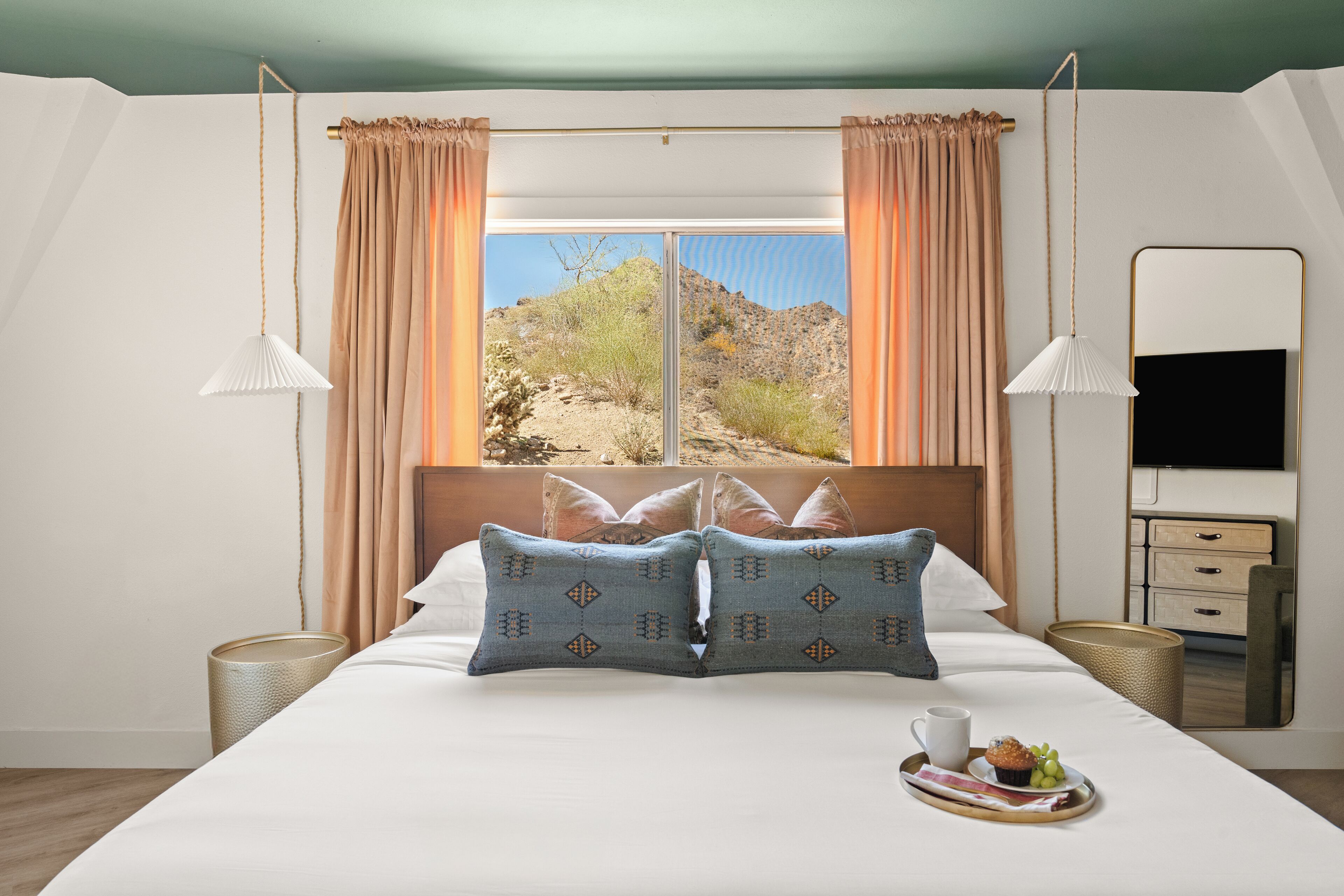 Bureau, fer et planche à repasser, lit parapluie, Wi-Fi gratuit