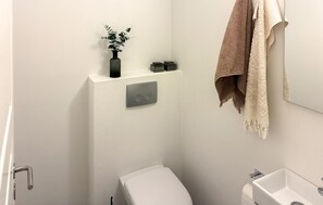 Shower, hair dryer - Beautiful home in Dronningmølle with WiFi (Dronningmølle)