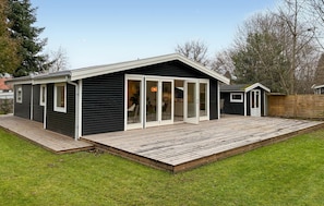 Exterior - Beautiful home in Dronningmølle with WiFi (Dronningmølle)