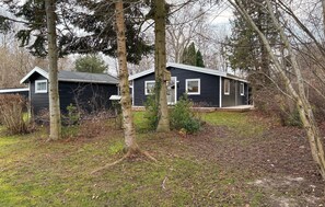 Exterior - Beautiful home in Dronningmølle with WiFi (Dronningmølle)