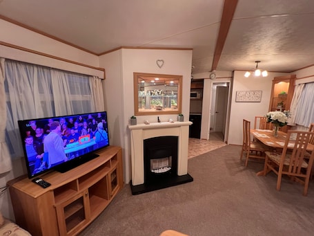 Dining. A and C Coastal Hideaway Private Decking