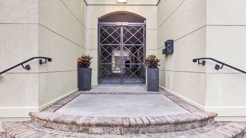 2 Suites Walkable Historic District Location The Juliette by Avantstay