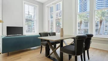 Studio (4 Bedrooms) | Interior
