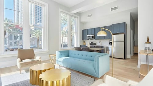 Sleeps 26 Entire 4th Floor in French Quarter The Harlequin by Avantstay