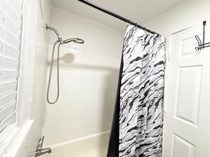 Hair dryer, towels, soap, toilet paper - The Hideaway_Adorable 2-bedroom (Houston)