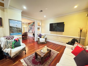 Living area - Beautiful Classic House near Metro in DC with 4 Bedrooms (Washington)