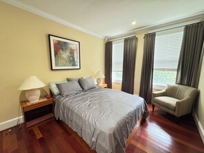 WiFi, bed sheets - Beautiful Classic House near Metro in DC with 4 Bedrooms (Washington)