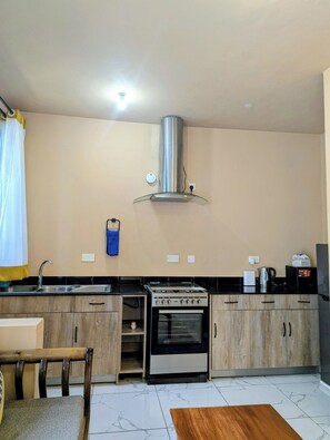 Fridge, microwave, cookware/dishes/utensils, paper towels - The Island at Bofa Kilifi Hideaway Cozy 1BR (Kilifi)