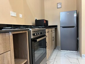 Fridge, microwave, cookware/dishes/utensils, paper towels - The Island at BofA Cozy 1BR Kilifi Villa • Pool • Fast Wi-Fi • AC • New (Kilifi)