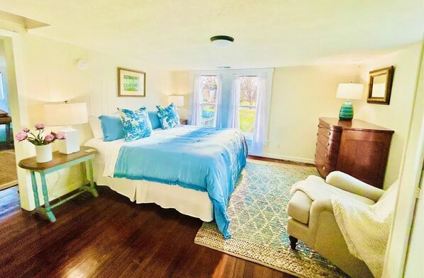 4 habitaciones, tabla de planchar con plancha, wifi y ropa de cama 
