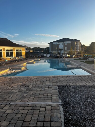 Coastal Comfort retreat offers 1 Bedroom, 1 Bathroom, and a Futon with Lakeview.