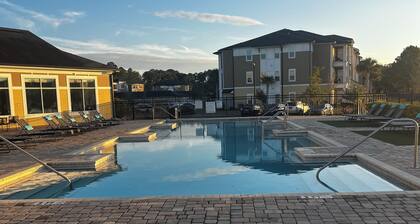 Coastal Comfort retreat offers 1 Bedroom, 1 Bathroom, and a Futon with Lakeview.