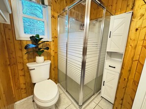 Shower, hair dryer, soap, toilet paper - Little Rock Nature Escape Lake Cottage (Rice)
