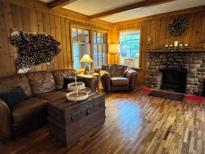 Living area - Little Rock Nature Escape Lake Cottage (Rice)