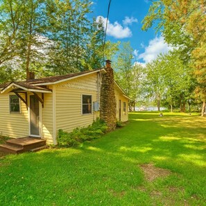 Exterior - Little Rock Nature Escape Lake Cottage (Rice)