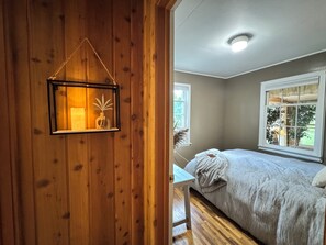 2 عدّة غرف نوم وواي فاي مجانًا وملاءات أسرّة