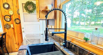 Little Rock Nature Escape Lake Cottage