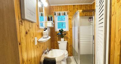 Little Rock Nature Escape Lake Cottage